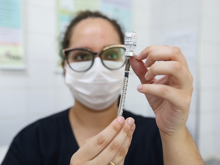 Campinas inicia vacinação de gestantes e puérperas com a bivalente da covid-19