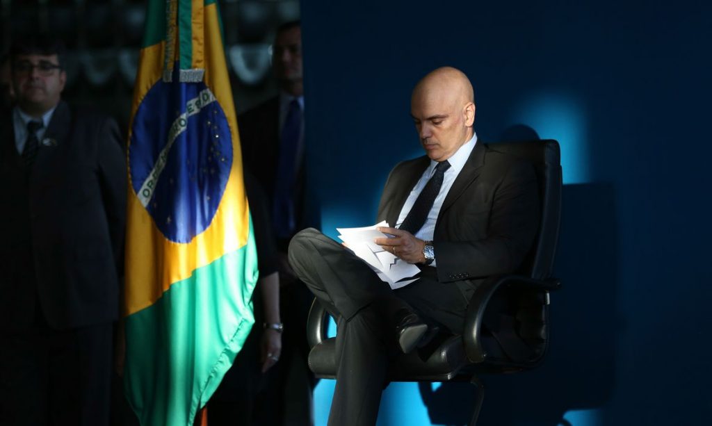 Moraes liberta coronéis da PMDF réus por omissão no 8 de janeiro