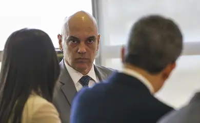 Bolsonaro volta a pedir afastamento de Alexandre de Moraes