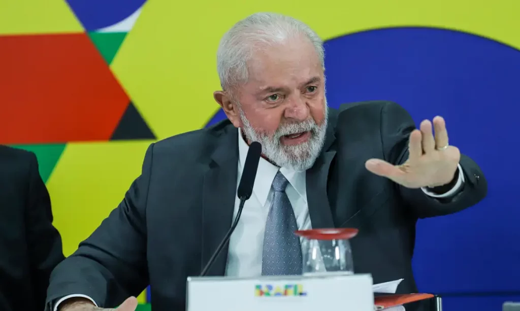 Para Lula, presidente argentino deve pedir desculpas ao Brasil