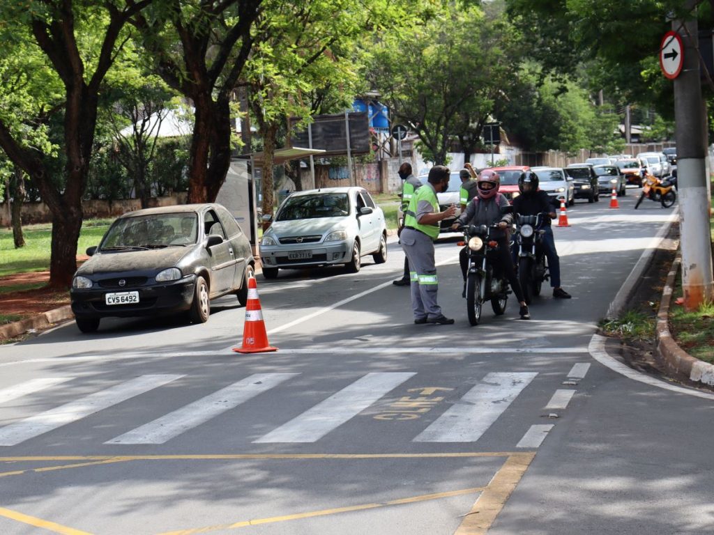 Emdec e Guarda Municipal apreendem moto com mais de R$ 1,3 milhão em multas