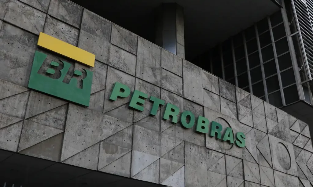 Magda Chambriard toma posse como presidente da Petrobras