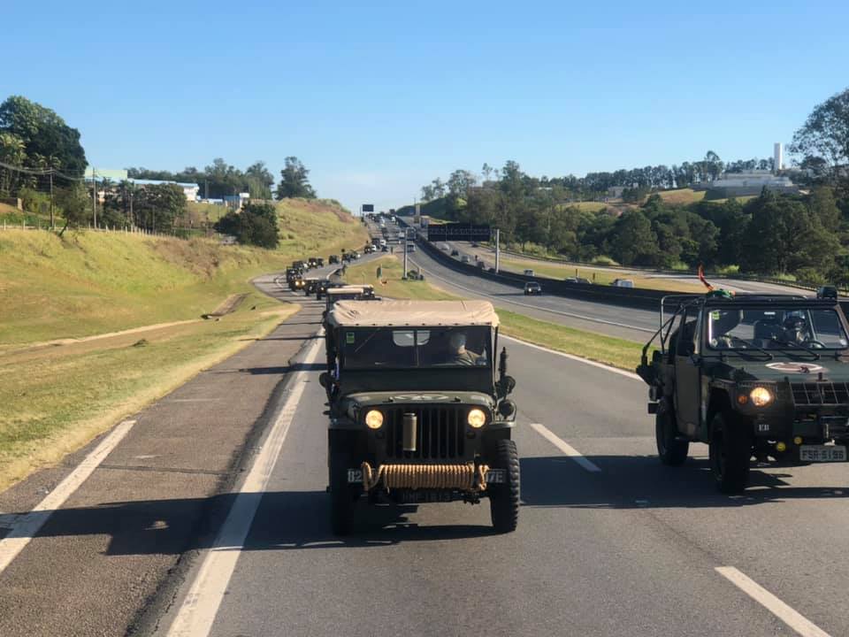 Viaturas militares vão desfilar para comemorar os 80 anos da Coluna da Vitória